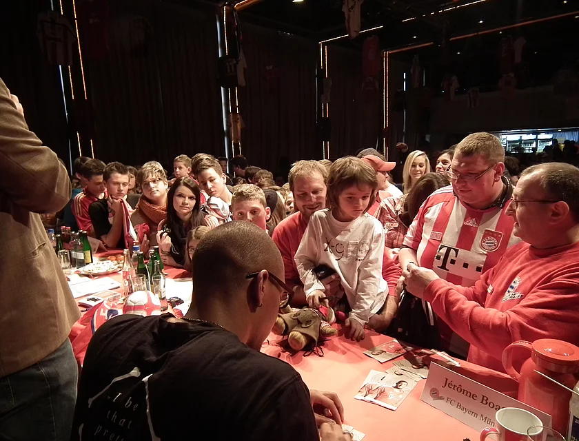 FCB Boateng Besuch — Foto