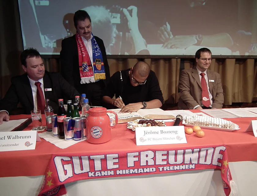 FCB Boateng Besuch — Foto